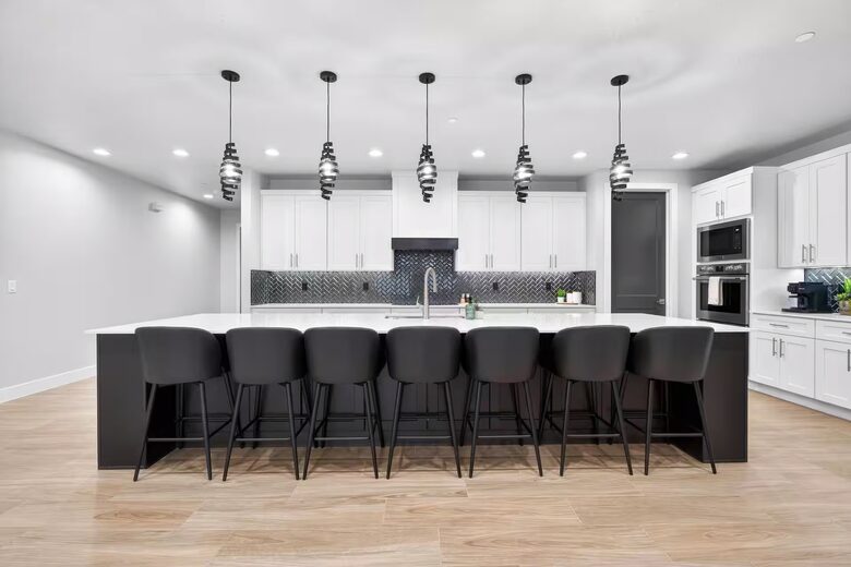 Luxury 7BR Escape Near Zion with Private Pool - Hurricane, Utah