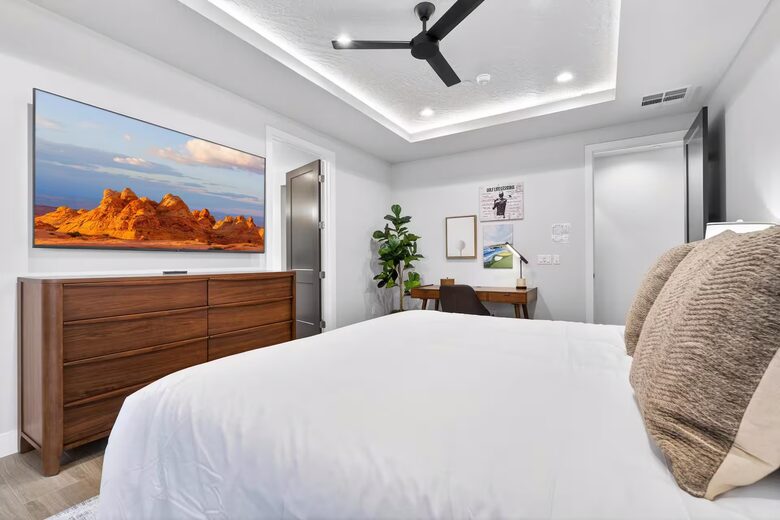 Luxury 7BR Escape Near Zion with Private Pool - Hurricane, Utah