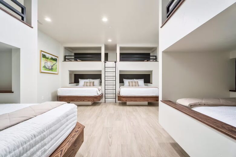 Luxury 7BR Escape Near Zion with Private Pool - Hurricane, Utah