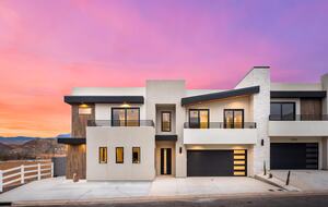 Luxury 7BR Escape Near Zion with Private Pool - Hurricane, Utah