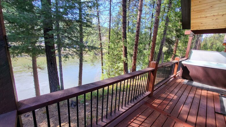 Riverfront Montana Escape Near Quinn’s Hot Springs - St. Regis, Montana