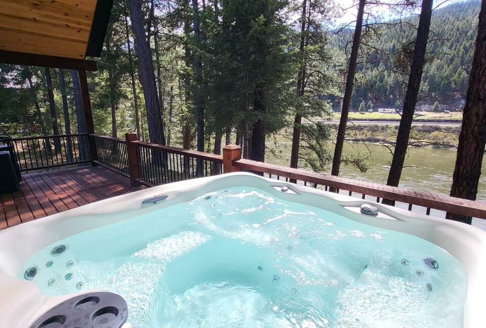 Riverfront Montana Escape Near Quinn’s Hot Springs - St. Regis, Montana