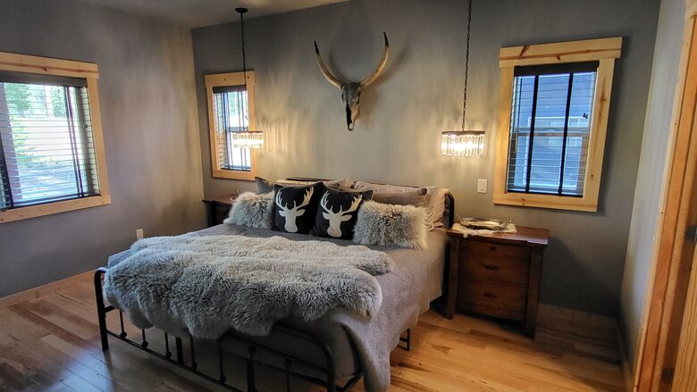 King bedroom with private 3/4 bathroom