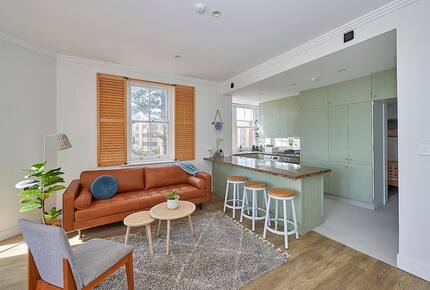Manly Beachfront Stay with Ocean Views Near Ferry - Manly, Australia