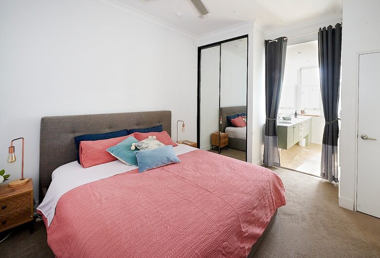 Manly Beachfront Stay with Ocean Views Near Ferry - Manly, Australia