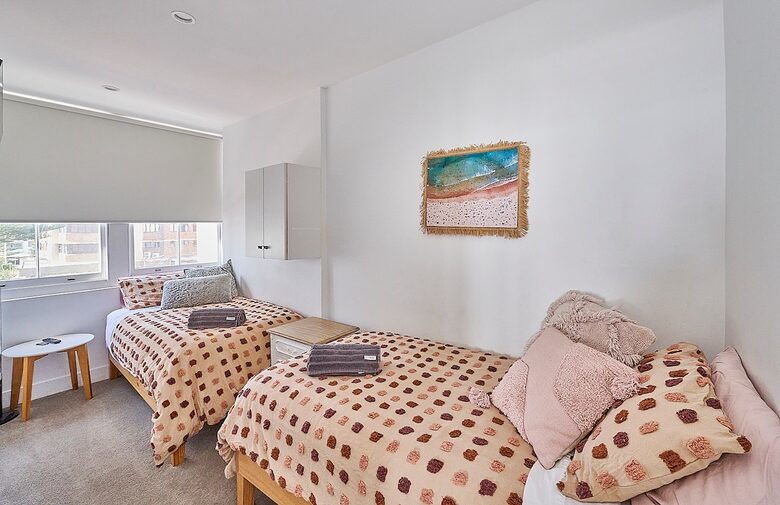 Manly Beachfront Stay with Ocean Views Near Ferry - Manly, Australia