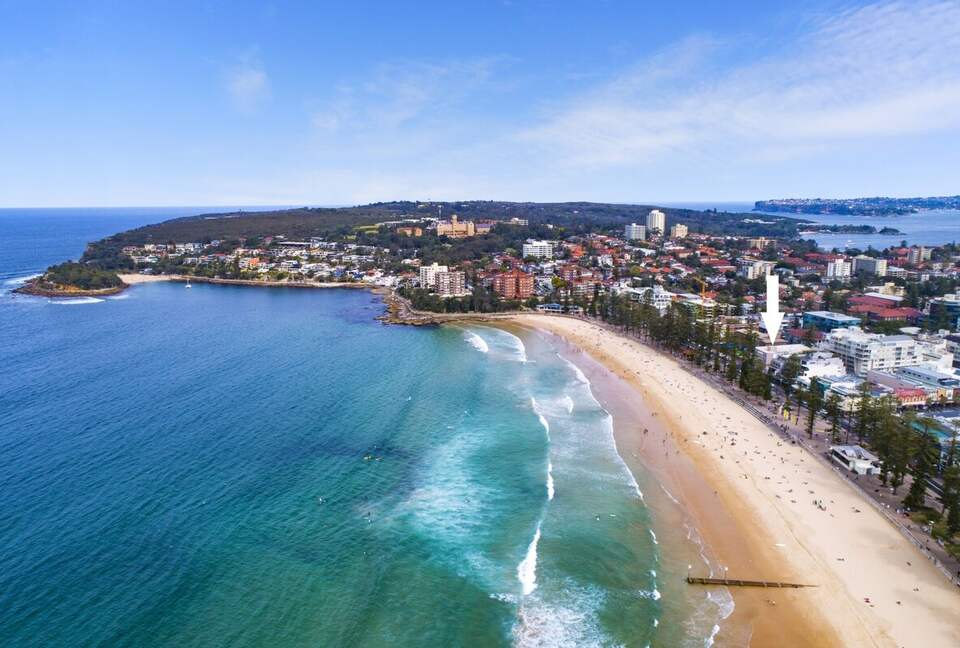 Manly Beachfront Stay with Ocean Views Near Ferry - Manly, Australia