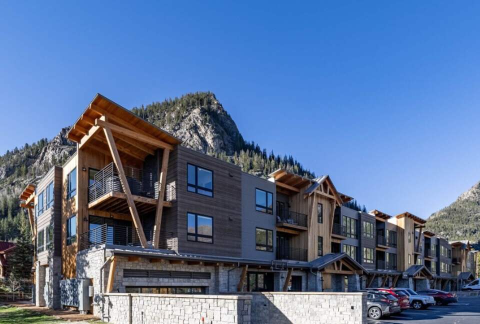 Top-Floor Frisco Retreat with Hot Tub & Mountain Views - Frisco, Colorado