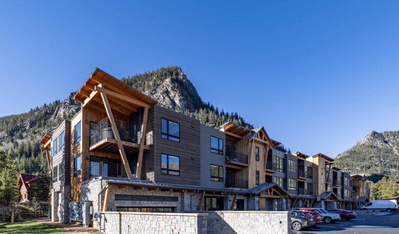 Top-Floor Frisco Retreat with Hot Tub & Mountain Views - Frisco, Colorado