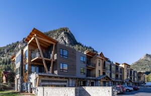 Top-Floor Frisco Retreat with Hot Tub & Mountain Views - Frisco, Colorado
