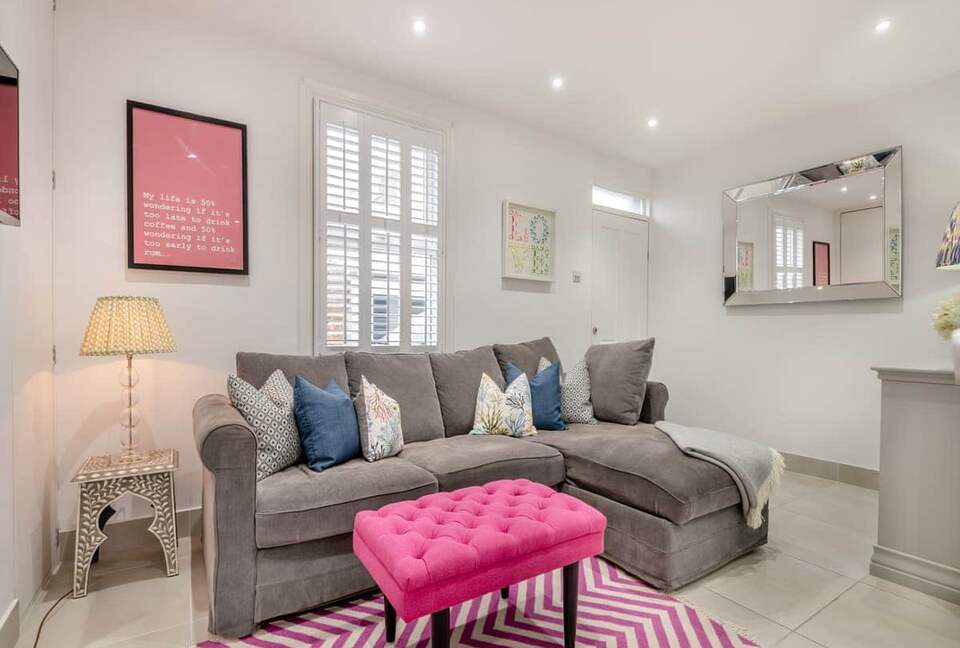 The Rum Cottage in Cheltenham’s Cultural Heart - Cheltenham, United Kingdom