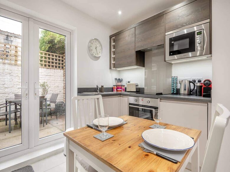 The Rum Cottage in Cheltenham’s Cultural Heart - Cheltenham, United Kingdom