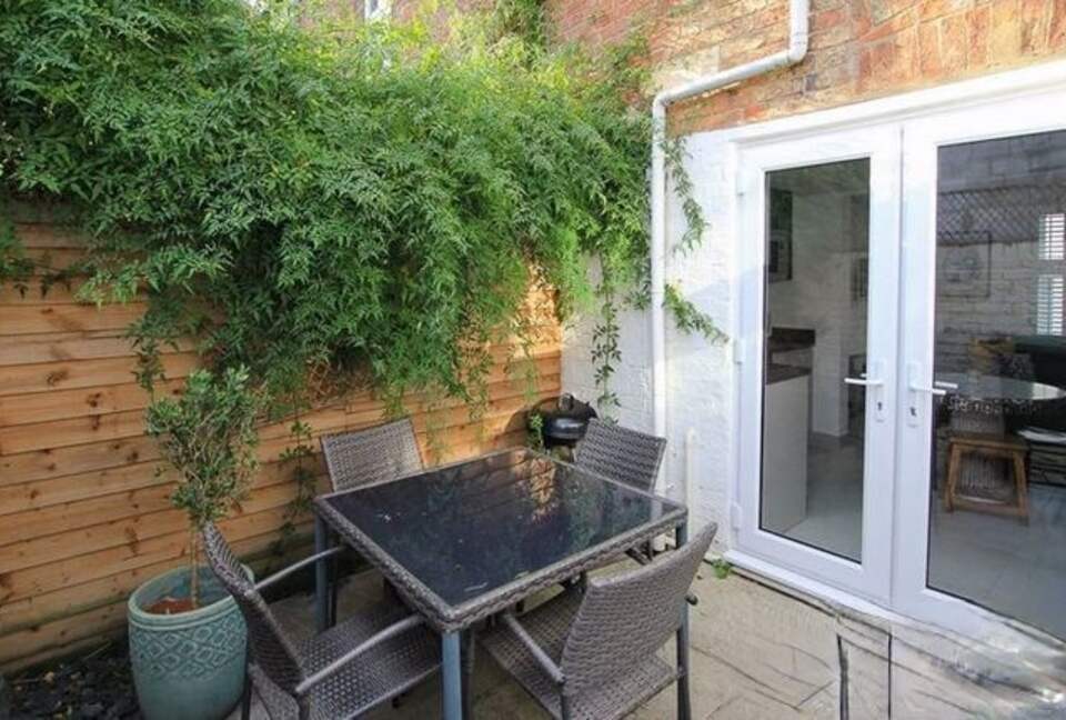 The Rum Cottage in Cheltenham’s Cultural Heart - Cheltenham, United Kingdom