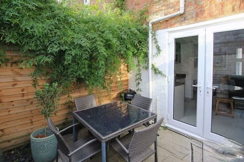 The Rum Cottage in Cheltenham’s Cultural Heart - Cheltenham, United Kingdom