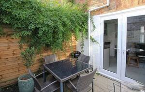The Rum Cottage in Cheltenham’s Cultural Heart - Cheltenham, United Kingdom