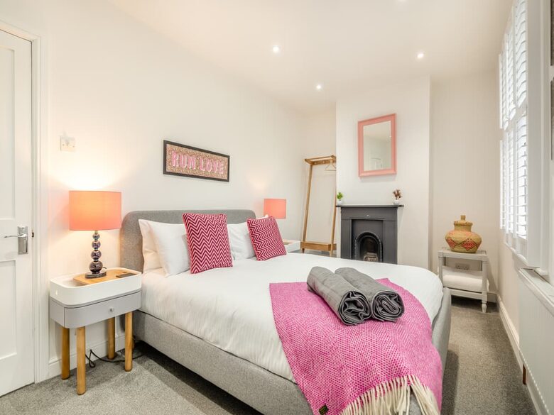 The Rum Cottage in Cheltenham’s Cultural Heart - Cheltenham, United Kingdom