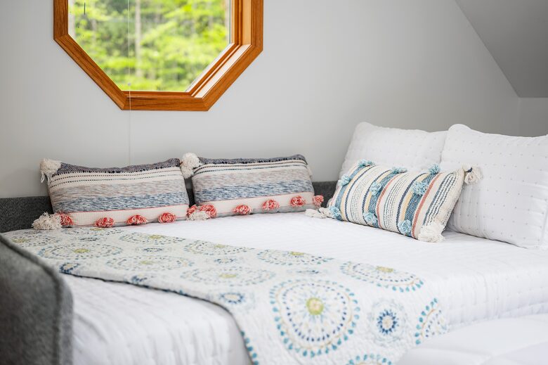 Queen daybed in kids room