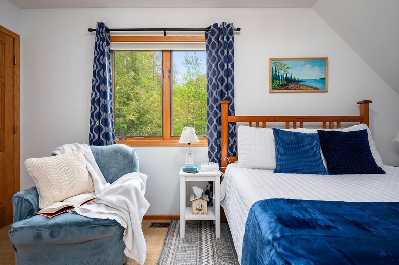 Upstairs Queen Bedroom with ensuite bathroom