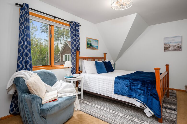 Upstairs Queen bedroom with ensuite bathroom