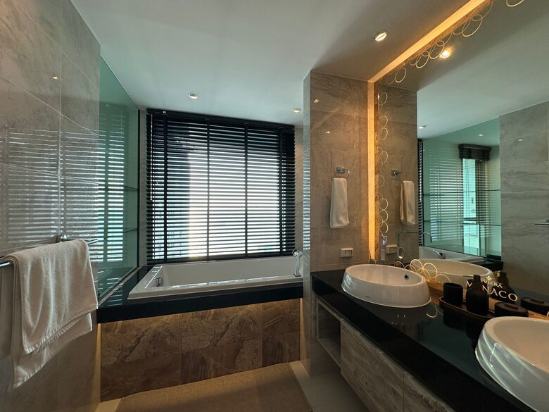 High-Floor Ocean View Retreat in Na Jomtien - Mueang Chon Buri, Thailand