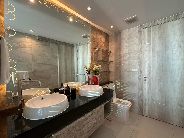 High-Floor Ocean View Retreat in Na Jomtien - Mueang Chon Buri, Thailand