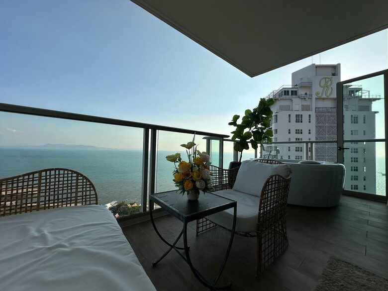 High-Floor Ocean View Retreat in Na Jomtien - Mueang Chon Buri, Thailand