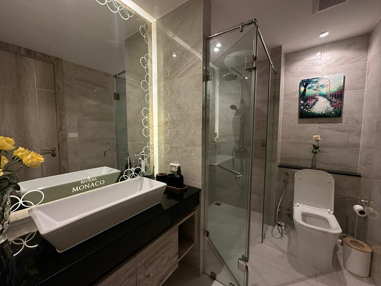 High-Floor Ocean View Retreat in Na Jomtien - Mueang Chon Buri, Thailand
