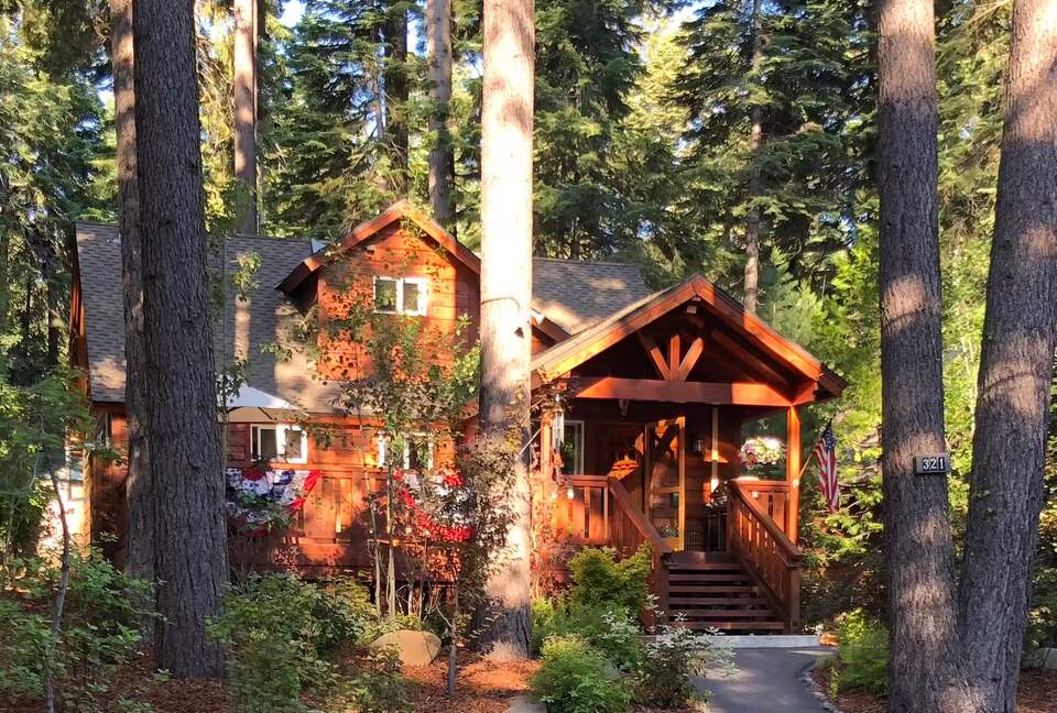 Walkable Lake Tahoe Escape Near Dining & Beach - Tahoe City, California
