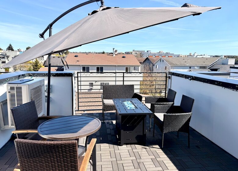 Scandinavian Ballard Townhome with Rooftop Views - Seattle, Washington