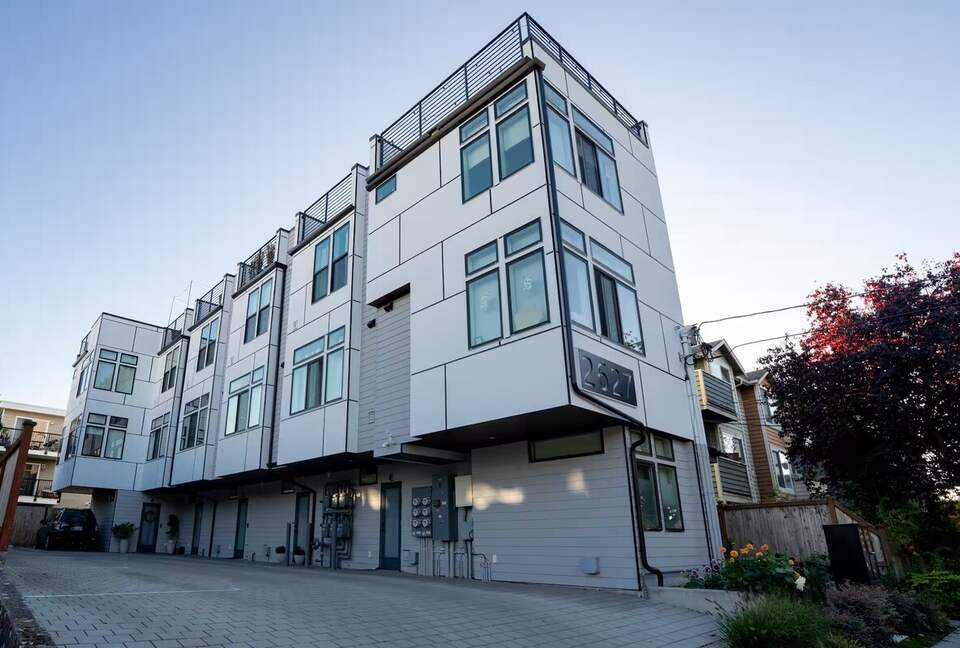 Scandinavian Ballard Townhome with Rooftop Views - Seattle, Washington