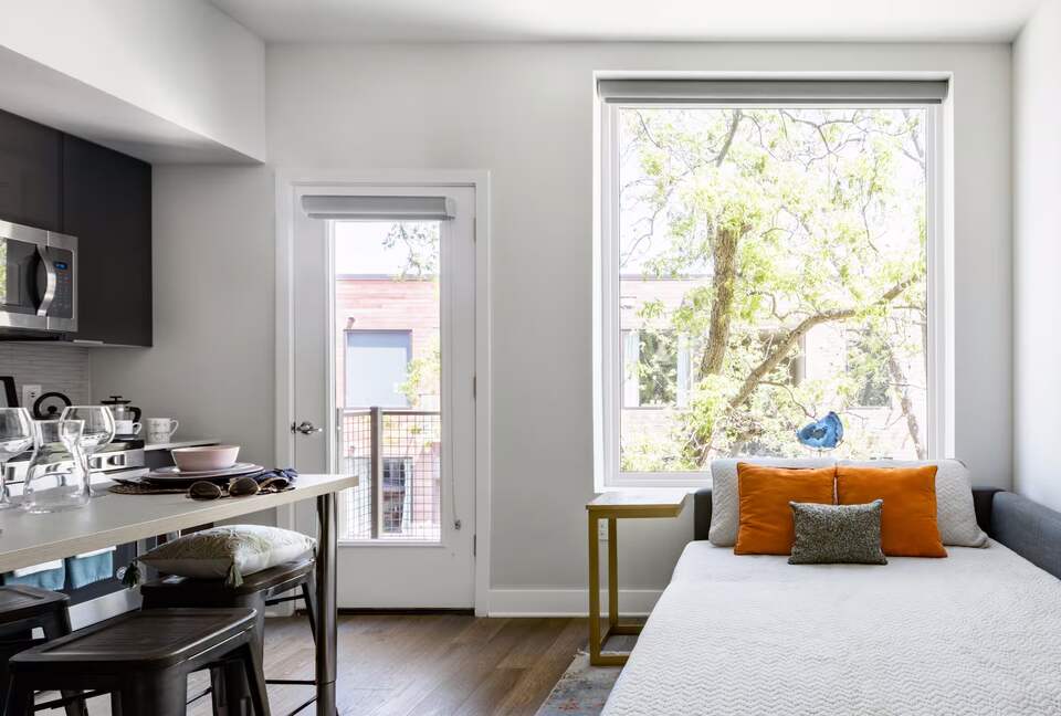 East Austin Studio Walkable to Dining & Nightlife - Austin, Texas