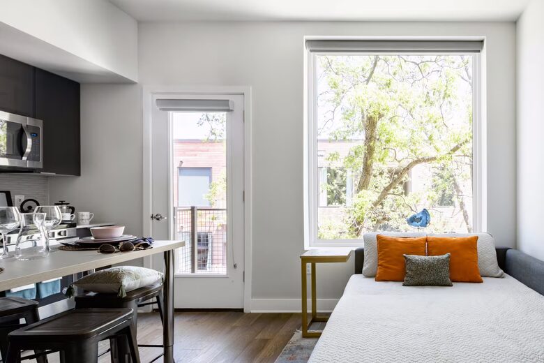 East Austin Studio Walkable to Dining & Nightlife - Austin, Texas