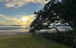 Snells Beach Escape with Direct Access & Coastal Living - Snells Beach, New Zealand
