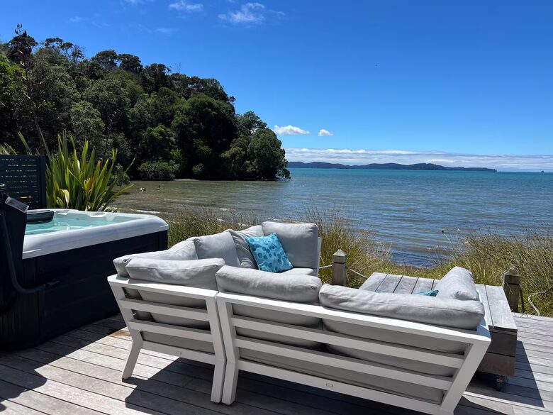 Snells Beach Escape with Direct Access & Coastal Living - Snells Beach, New Zealand
