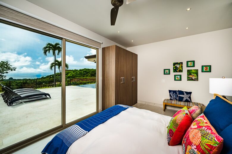 1 Queen Bedroom with West View