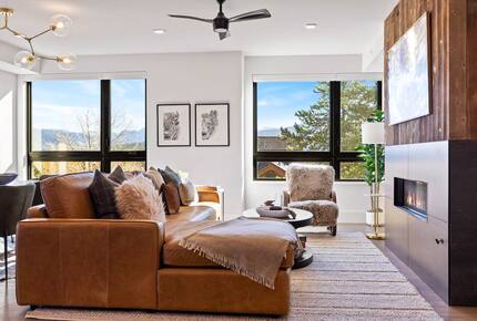 Top-Floor Frisco Retreat with Hot Tub & Mountain Views - Frisco, Colorado