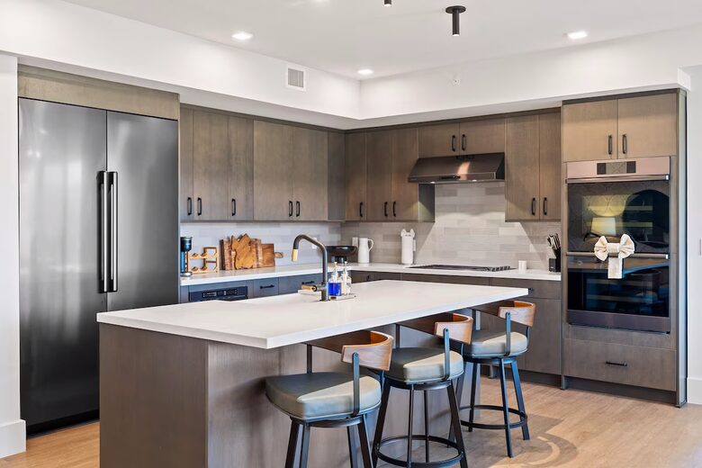 Top-Floor Frisco Retreat with Hot Tub & Mountain Views - Frisco, Colorado