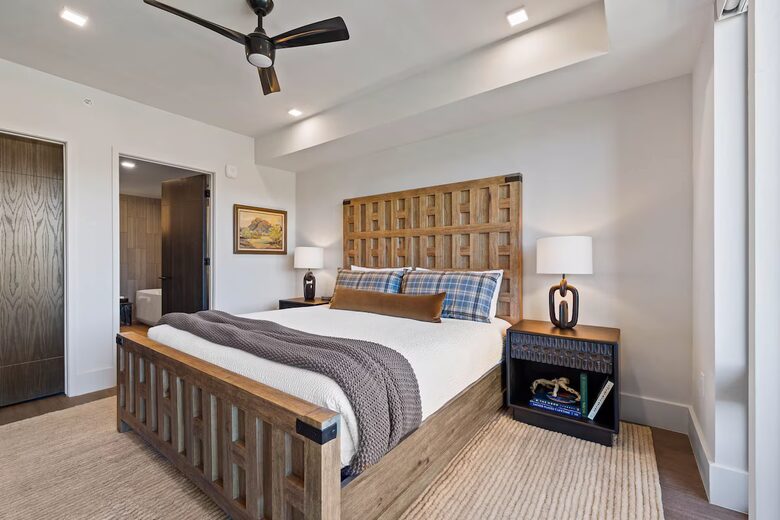 Top-Floor Frisco Retreat with Hot Tub & Mountain Views - Frisco, Colorado