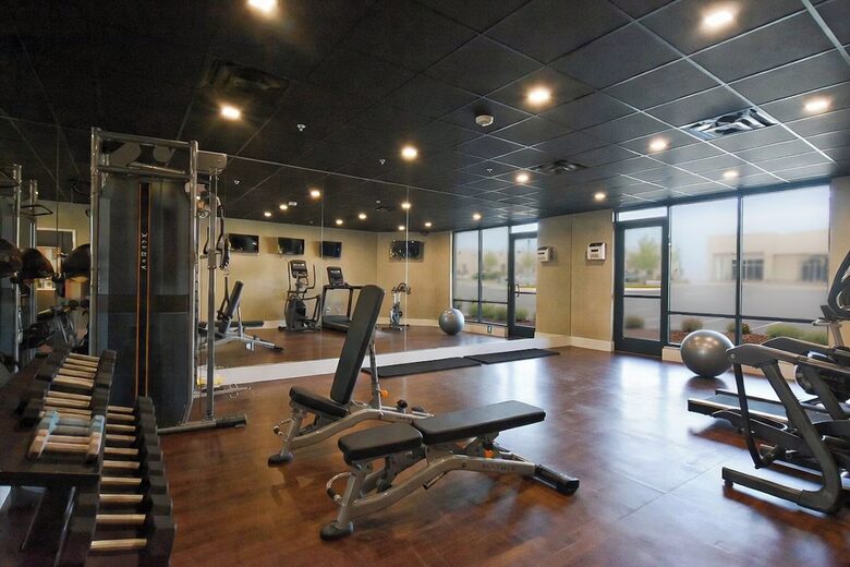 Top-Floor Frisco Retreat with Hot Tub & Mountain Views - Frisco, Colorado