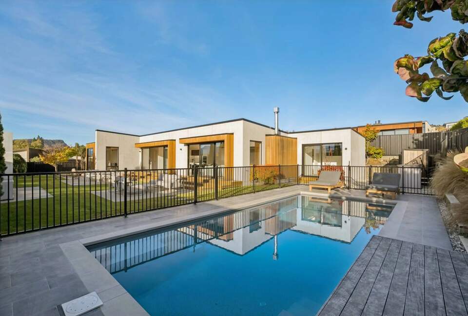 Modern Alpine Escape Near Lake Wānaka - Wanaka, New Zealand
