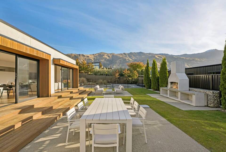 Modern Alpine Escape Near Lake Wānaka - Wanaka, New Zealand