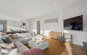 Modern Alpine Escape Near Lake Wānaka - Wanaka, New Zealand