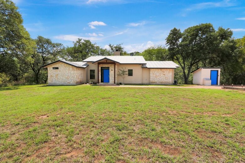 Creekside Hill Country Retreat Near Wimberley - Wimberley, Texas