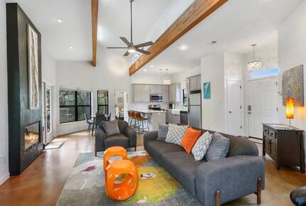Creekside Hill Country Retreat Near Wimberley - Wimberley, Texas