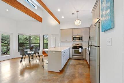 Creekside Hill Country Retreat Near Wimberley - Wimberley, Texas
