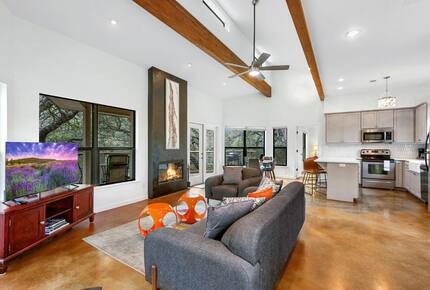 Creekside Hill Country Retreat Near Wimberley - Wimberley, Texas