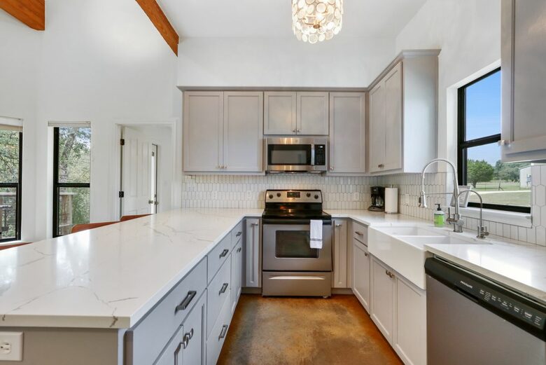 Creekside Hill Country Retreat Near Wimberley - Wimberley, Texas