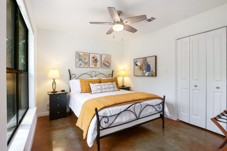 Creekside Hill Country Retreat Near Wimberley - Wimberley, Texas