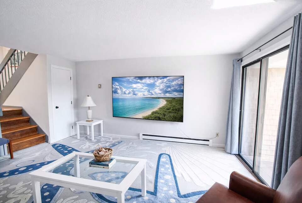 Coastal Hyannis Retreat Near Marina & Beaches - Hyannis, Massachusetts