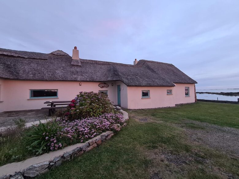 Star Gazer’s Escape on the Galway Shore - Ballyconneeley, Ireland